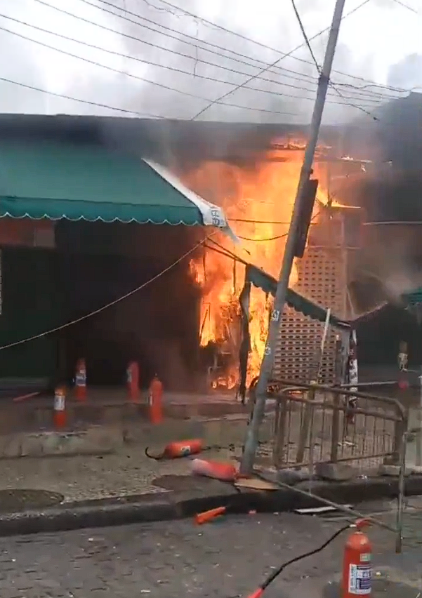 Incêndio no Camelódromo da Uruguaiana no Centro do Rio