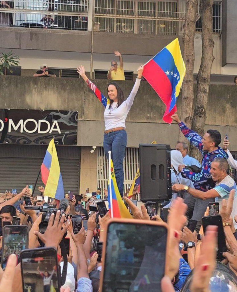 Maria Corina Machado sequestrada por milianos de Maduro na Venezuela